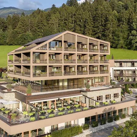 Fischer Hotel 4*