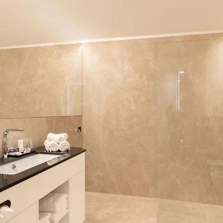 Apartment Living Neue: Modern In Brixen's Heart With Free Brixencard