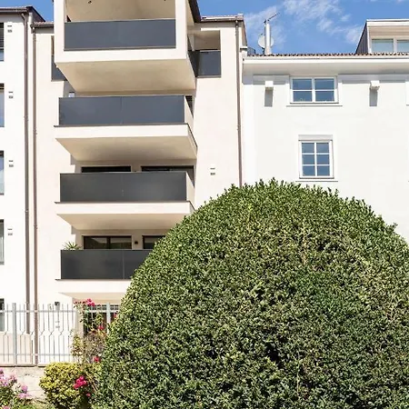 Apartment Living Neue: Modern In Brixen's Heart With Free Brixencard