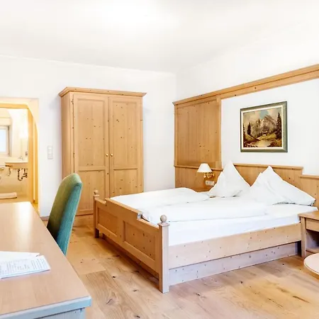 Hotel Goldenes Roessl 4*