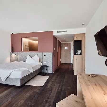 Haller & Restaurant Hotel 4*