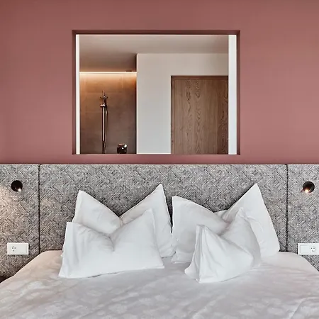Haller & Restaurant Hotel Bressanone