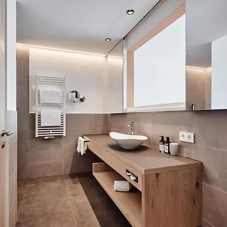 Haller & Restaurant 4* Bressanone
