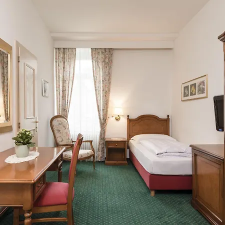 Hotel Gruener Baum 4*