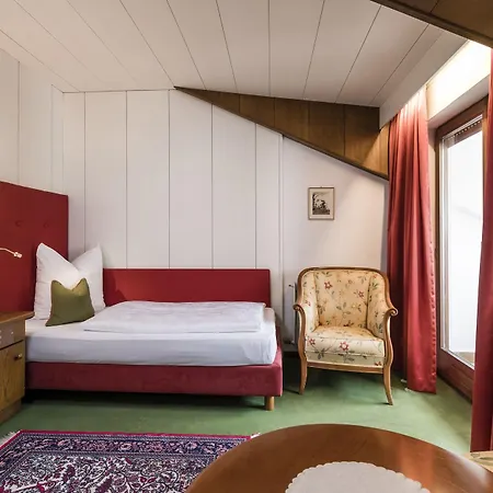 Gruener Baum Hotel