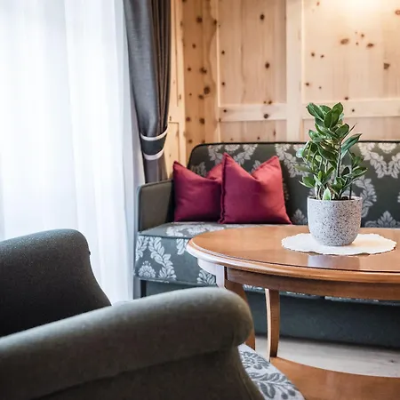 Gruener Baum 4*