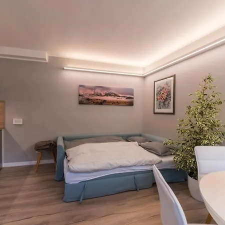 Downtown Hideout Pedestrian Zone Private Garden, Parking Card Apartment Bressanone