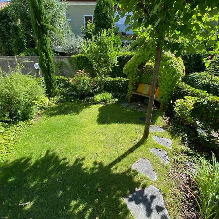 Downtown Hideout Pedestrian Zone Private Garden, Parking Card Apartment
