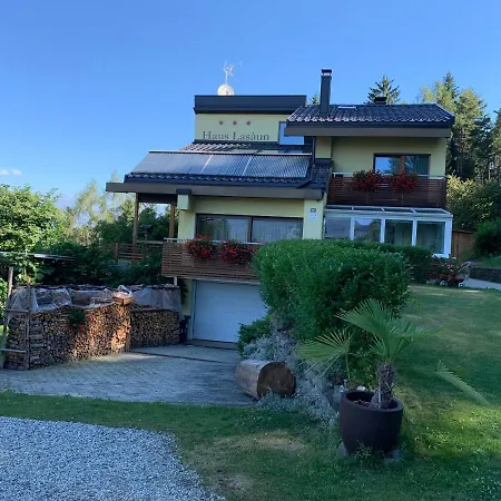 Haus Lasaun Bed & Breakfast 3*