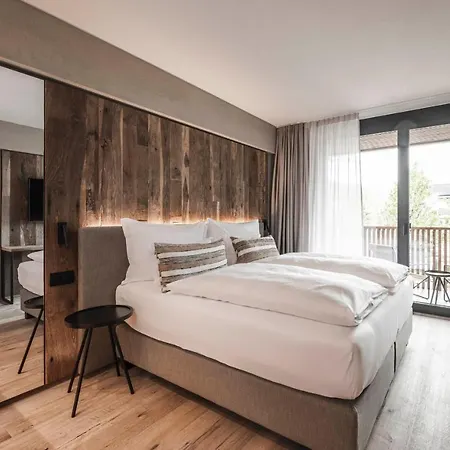 Hotel Loewenhof 4*