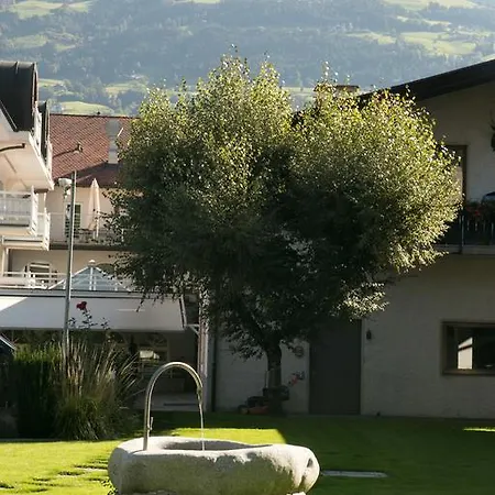 Hotel Goldenes Roessl 4*