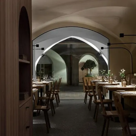Fink Restaurant & 4*