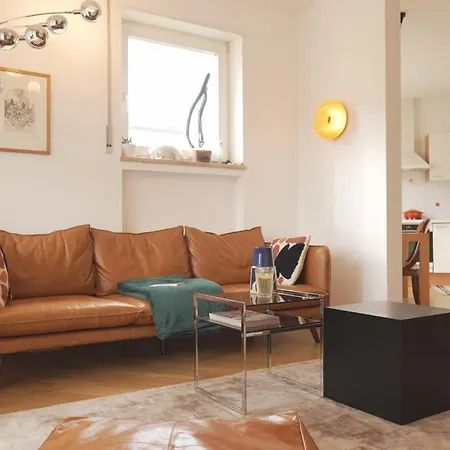 Stylish Hideout - Mountain View Apartment *
