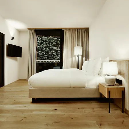 Adler Historic 4*