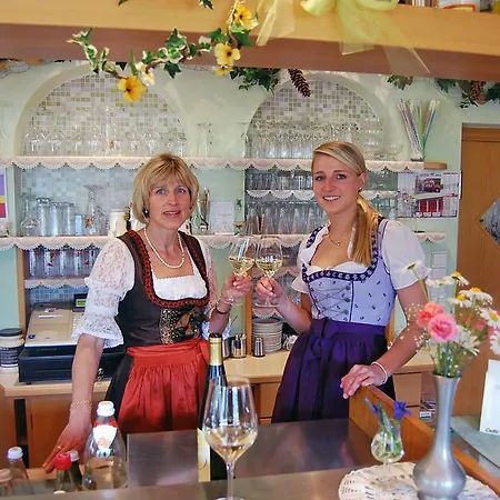 Weidmannshof Hotel 2*