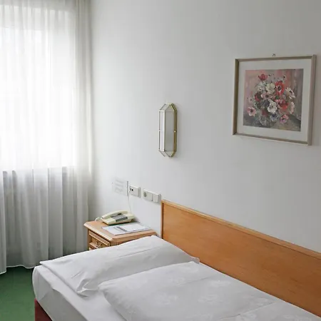 Gruener Baum 4*