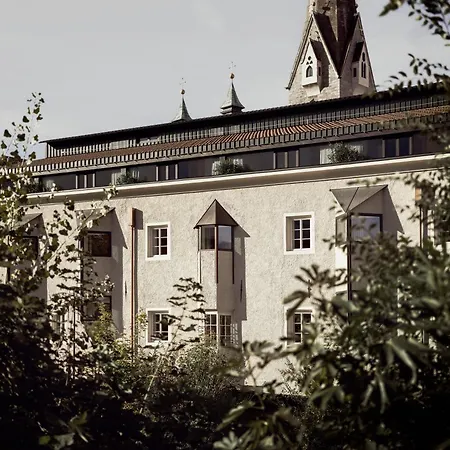 Adler Historic 4*