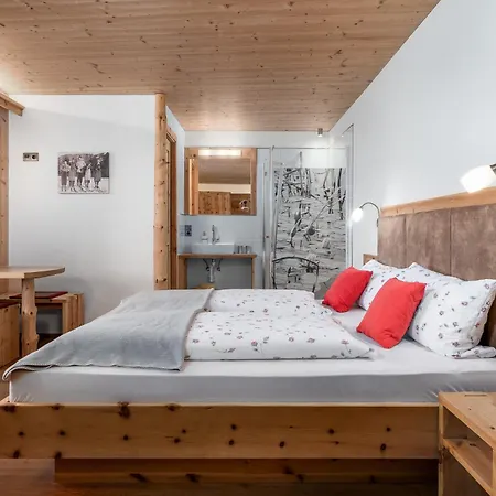 Froetscherhof, Urlaub Auf Dem Bio-bauernhof In Brixen, Appartments Apartment Bressanone