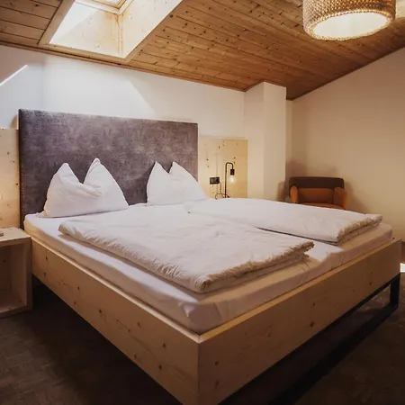 Apartment Toellhof Stube