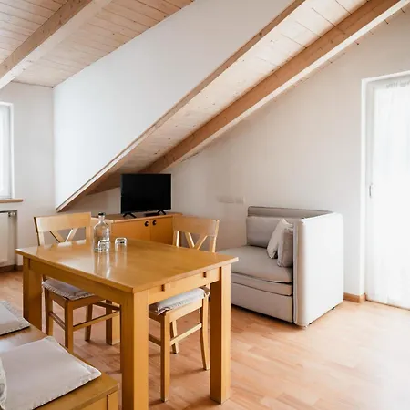 Isarcus Apartamento