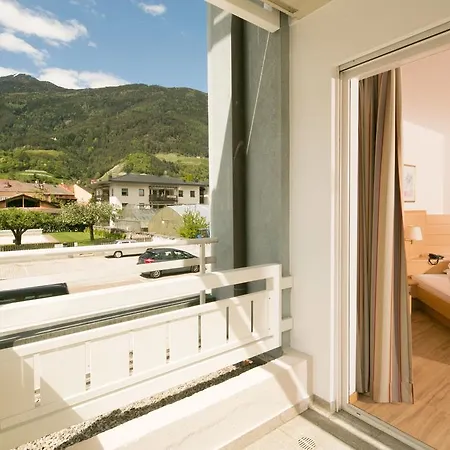 Hotel Goldenes Roessl 4*