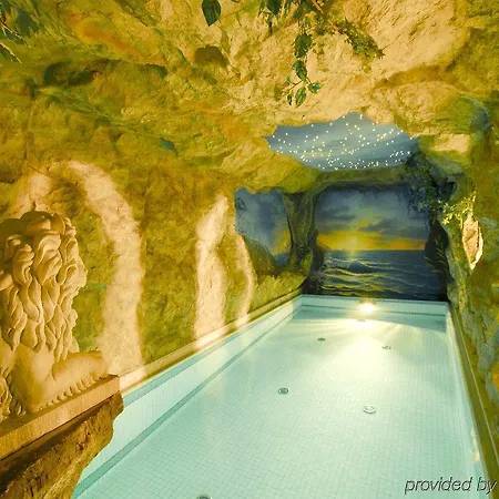 Hotel Loewenhof 4*
