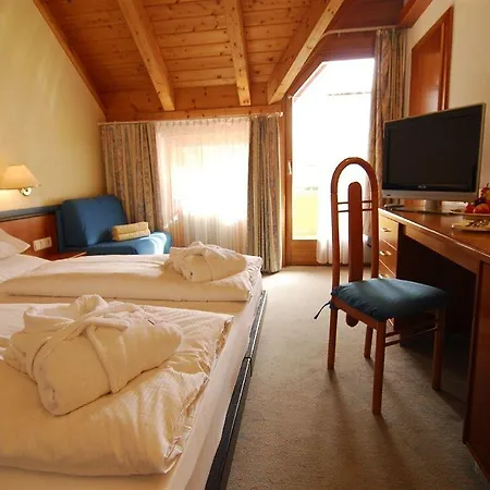 Hotel Loewenhof 4*