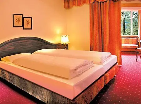 Hotel Temlhof 3*