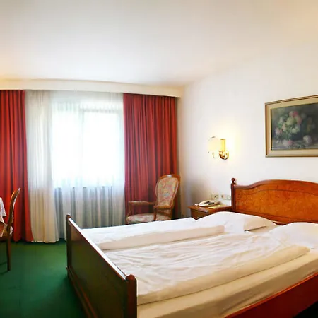 Gruener Baum 4*