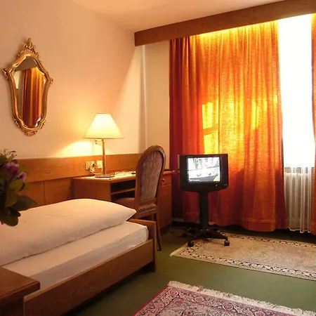 Gruener Baum 4*