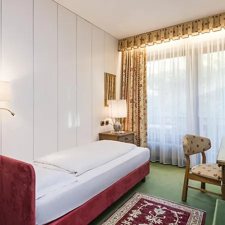 Gruener Baum 4*