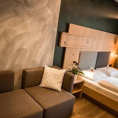 Hotel Krone Eat Drink Stay 4*