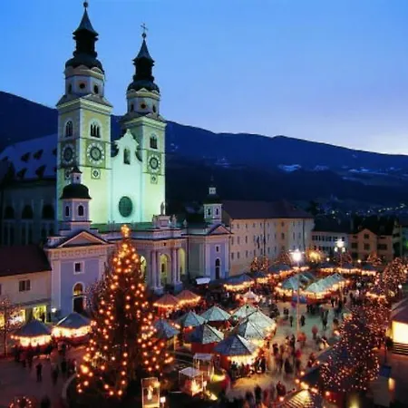 Gruener Baum Hotel 4*