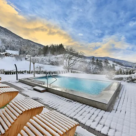 Torgglerhof Hotel 2*